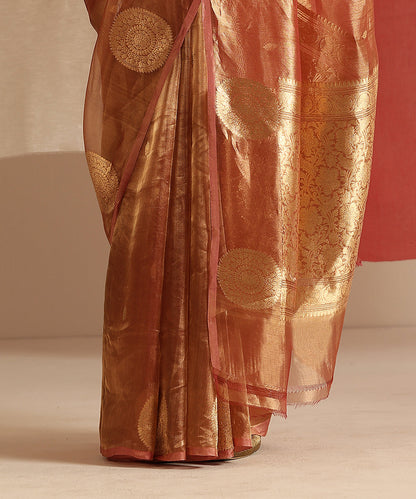 Handloom_Rose_Pink_And_Gold_Pure_Tissue_Silk_Banarasi_Saree_With_Kadhwa_Boota_WeaverStory_04