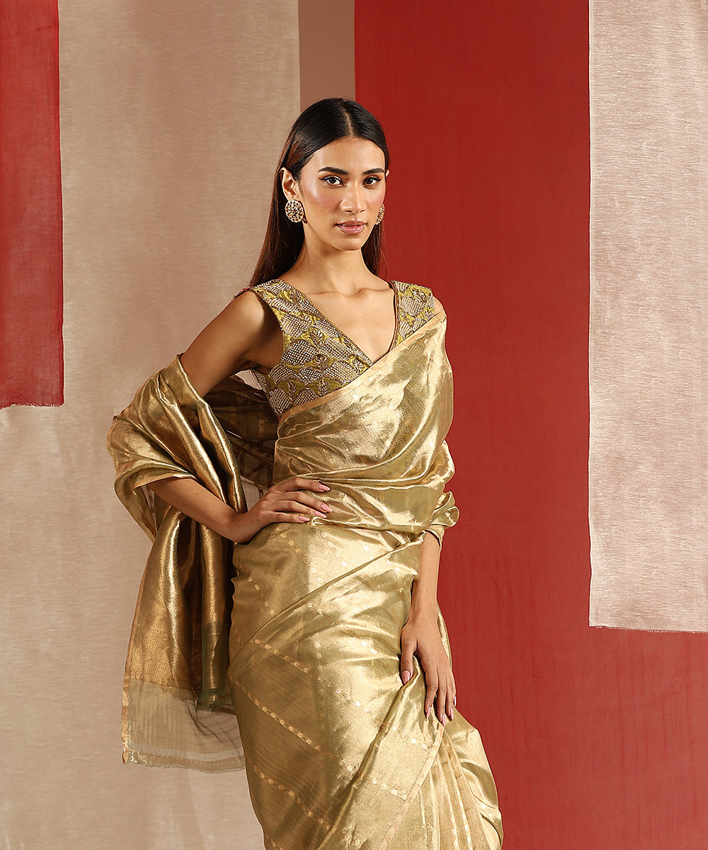 Handloom_Green_And_Gold_Pure_Tissue_Silk_Banarasi_Saree_With_Kadhwa_Boota_WeaverStory_01