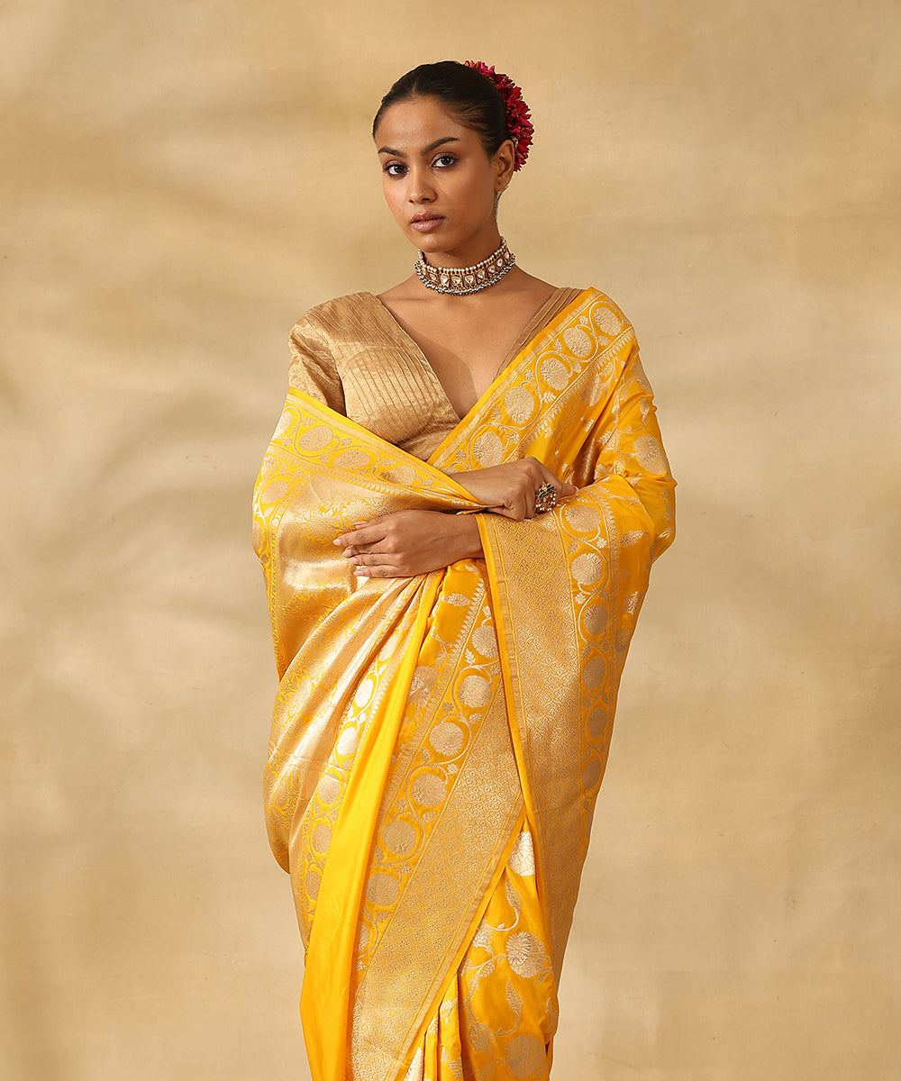 Handloom_Yellow_Pure_Katan_Silk_Banarasi_Saree_With_All_Over_Floral_Zari_Jaal_In_Cutwork_Weave_WeaverStory_01