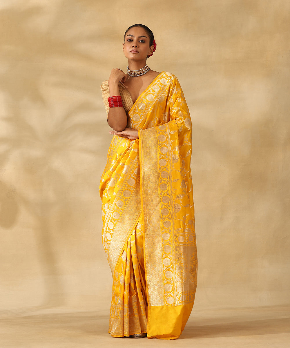 Handloom_Yellow_Pure_Katan_Silk_Banarasi_Saree_With_All_Over_Floral_Zari_Jaal_In_Cutwork_Weave_WeaverStory_02