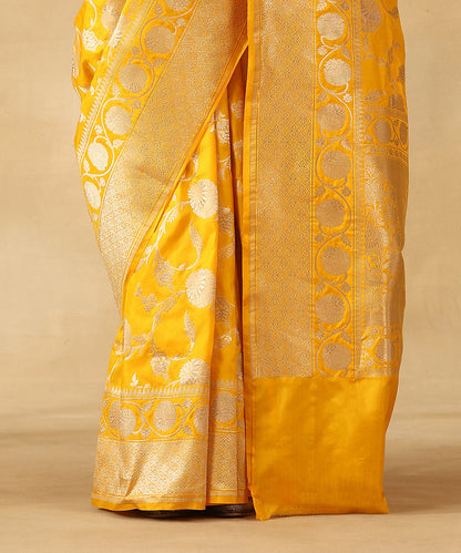 Handloom_Yellow_Pure_Katan_Silk_Banarasi_Saree_With_All_Over_Floral_Zari_Jaal_In_Cutwork_Weave_WeaverStory_04