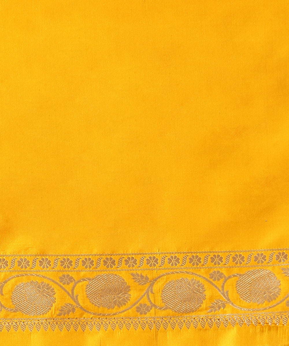 Handloom_Yellow_Pure_Katan_Silk_Banarasi_Saree_With_All_Over_Floral_Zari_Jaal_In_Cutwork_Weave_WeaverStory_05