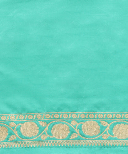 Handloom_Turquoise_Blue_Pure_Katan_Silk_Banarasi_Saree_With_All_Over_Floral_Zari_Jaal_WeaverStory_05