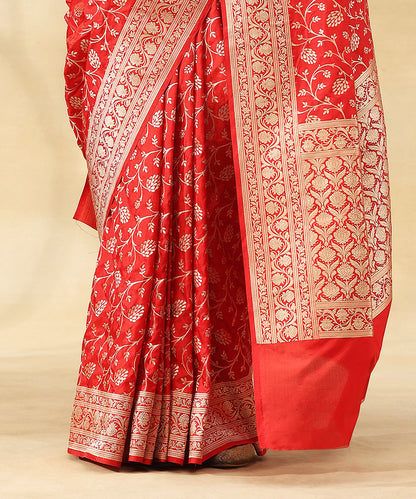 Red_Handloom_Pure_Katan_Silk_Banarasi_Saree_With_All_Over_Floral_Zari_Jaal_WeaverStory_04