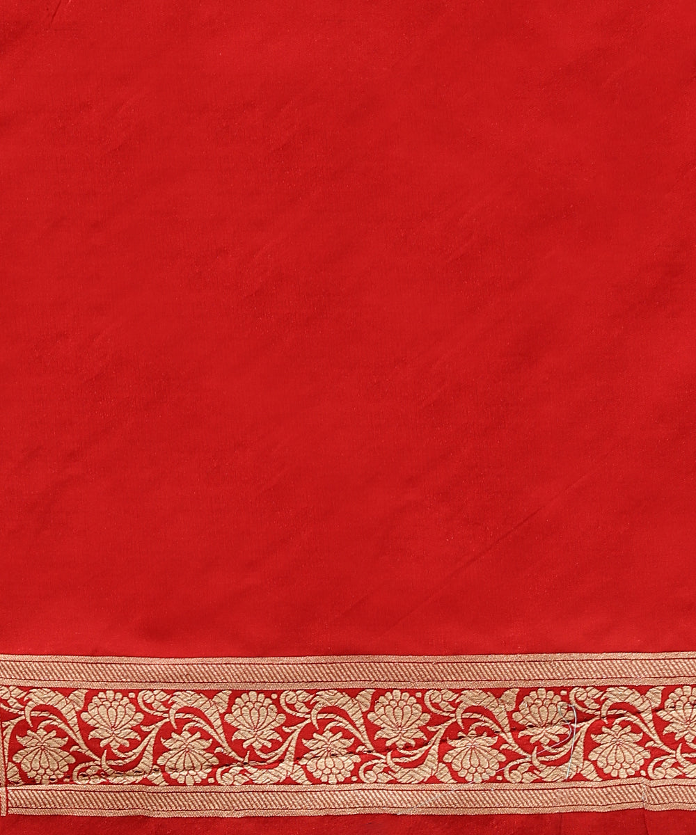 Red_Handloom_Pure_Katan_Silk_Banarasi_Saree_With_All_Over_Floral_Zari_Jaal_WeaverStory_05