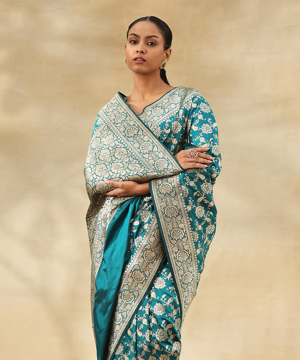 Cobalt_Blue_And_Purple_Handloom_Pure_Katan_Silk_Banarasi_Saree_With_All_Over_Zari_Jaal_WeaverStory_01