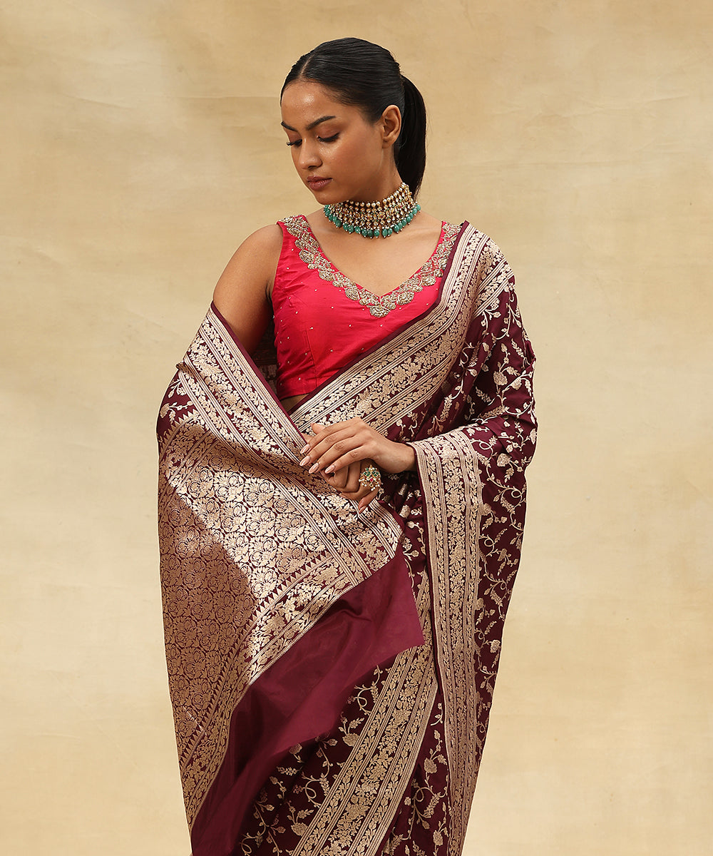 Wine_Purple_Handloom_Pure_Katan_Silk_Banarasi_Saree_With_Floral_Zari_Jaal_WeaverStory_01