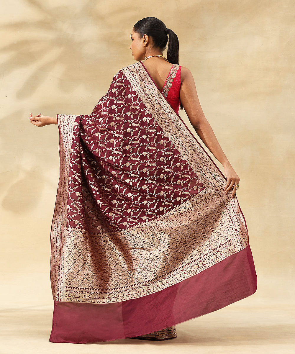 Wine_Purple_Handloom_Pure_Katan_Silk_Banarasi_Saree_With_Floral_Zari_Jaal_WeaverStory_03