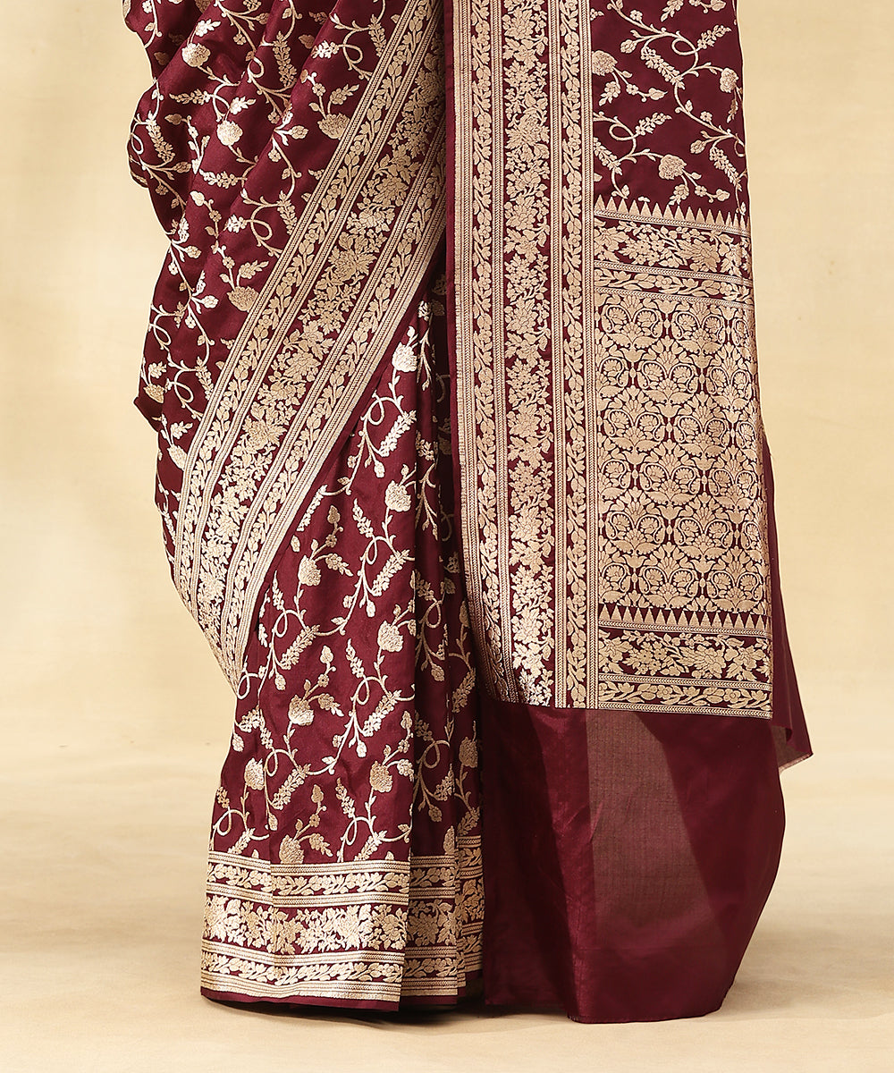 Wine_Purple_Handloom_Pure_Katan_Silk_Banarasi_Saree_With_Floral_Zari_Jaal_WeaverStory_04