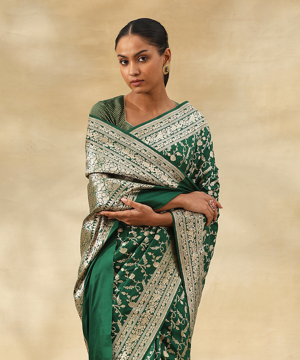 Emerald_Green_Handloom_Pure_Katan_Silk_Banarasi_Saree_With_Floral_Zari_Jaal_WeaverStory_01