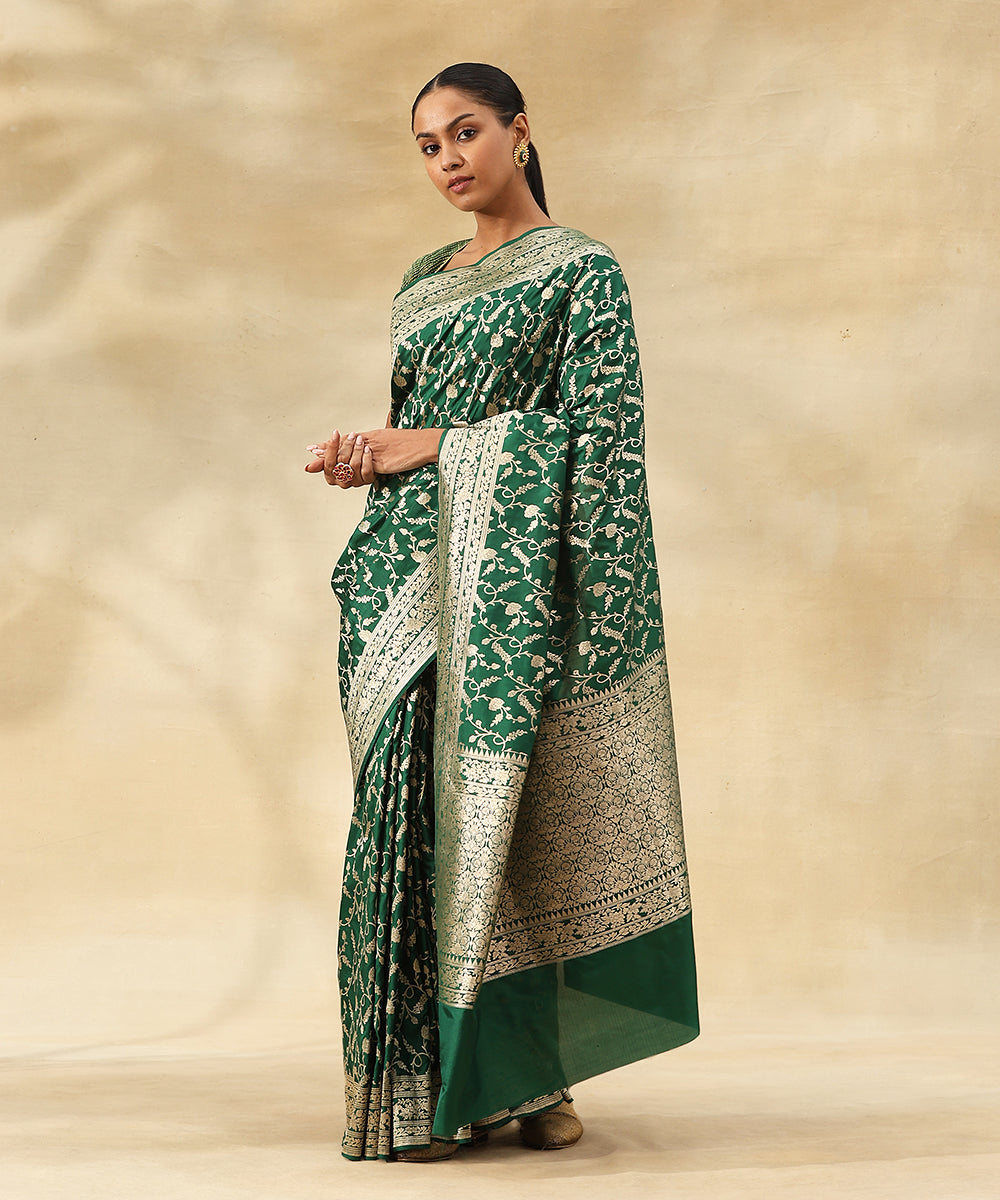 Emerald_Green_Handloom_Pure_Katan_Silk_Banarasi_Saree_With_Floral_Zari_Jaal_WeaverStory_02