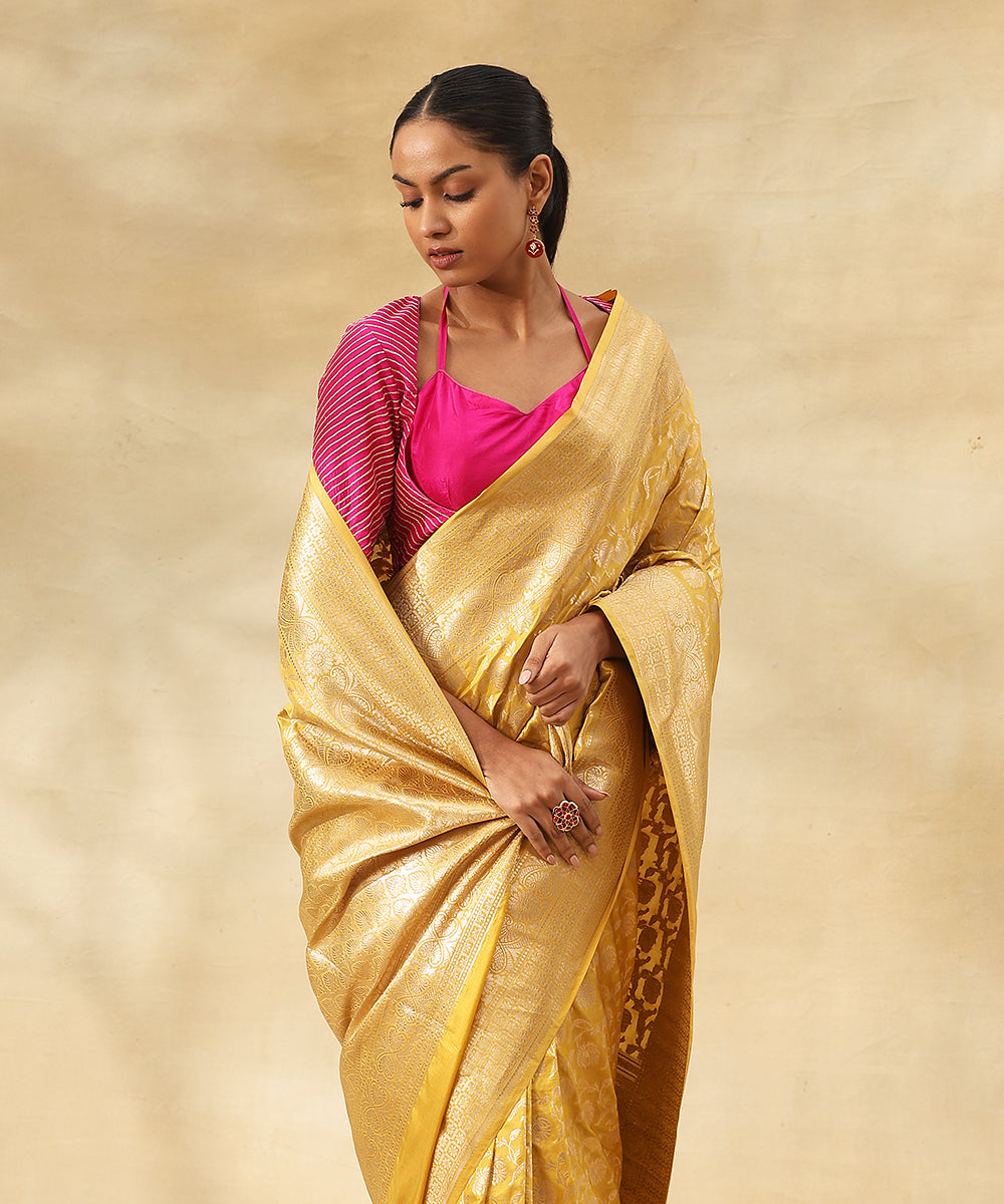 Mustard_Pure_Katan_Silk_Handloom_Banarasi_Saree_With_Zari_Jaal_With_Flowers_WeaverStory_01