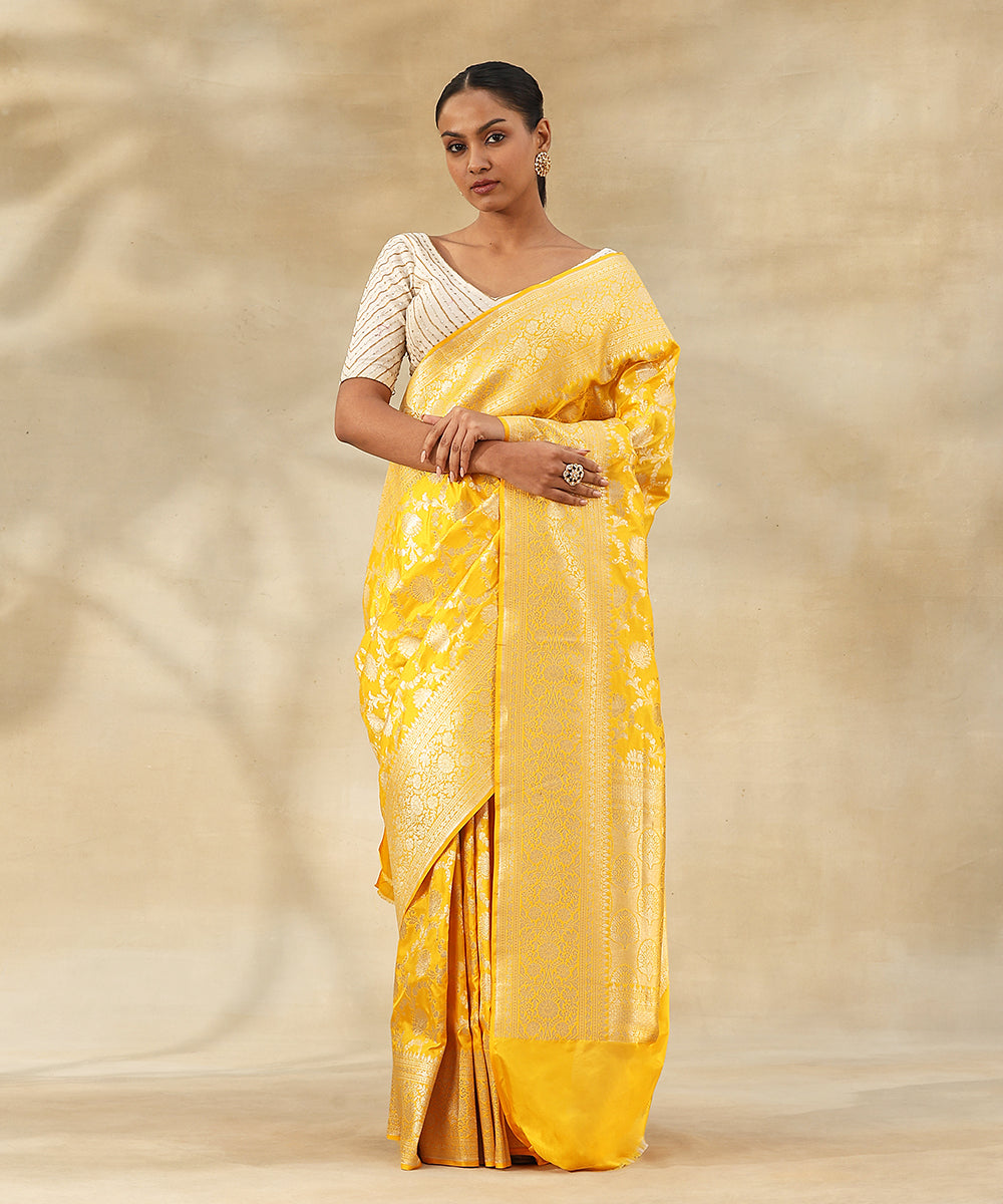 Handloom_Yellow_Pure_Katan_Silk_Banarasi_Saree_With_Zari_Jaal_And_Flowers_WeaverStory_02