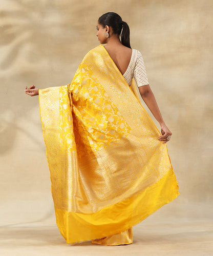 Handloom_Yellow_Pure_Katan_Silk_Banarasi_Saree_With_Zari_Jaal_And_Flowers_WeaverStory_03