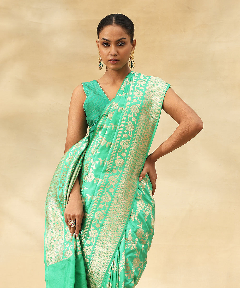 Sea_Green_Pure_Katan_Silk_Handloom_Banarasi_Saree_With_Zari_Jaal_With_Flowers_WeaverStory_01