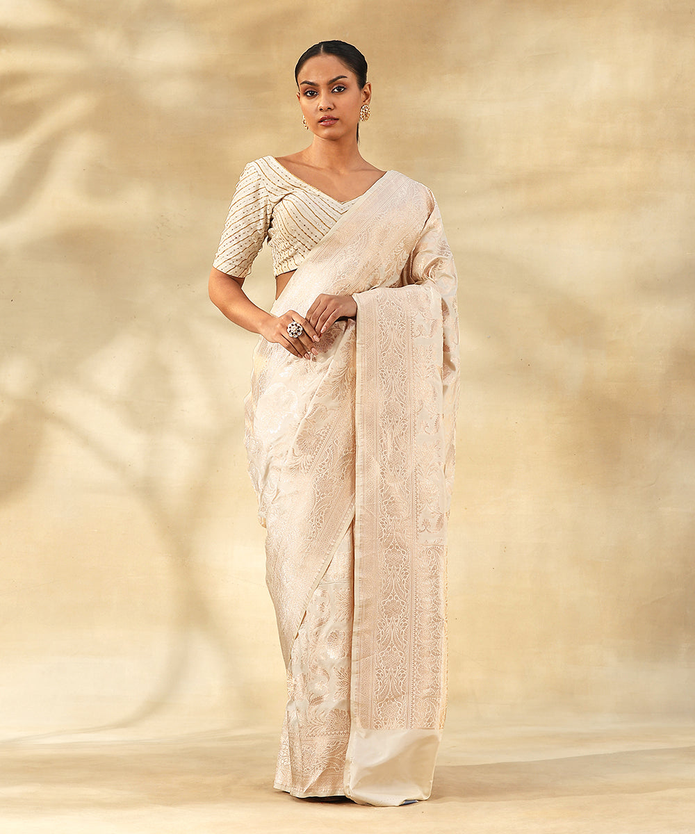 Offwhite_Handloom_Pure_Katan_Silk_Banarasi_Saree_With_Zari_Jaal_And_Flowers_WeaverStory_02