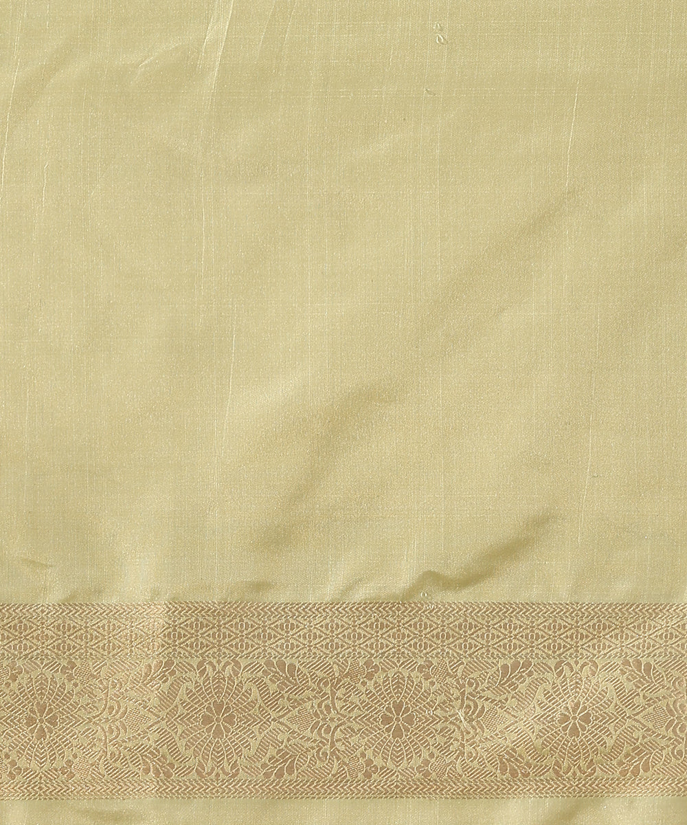 Light_Green_Pure_Katan_Silk_Handloom_Banarasi_Saree_With_Zari_Jaal_With_Flowers_WeaverStory_05