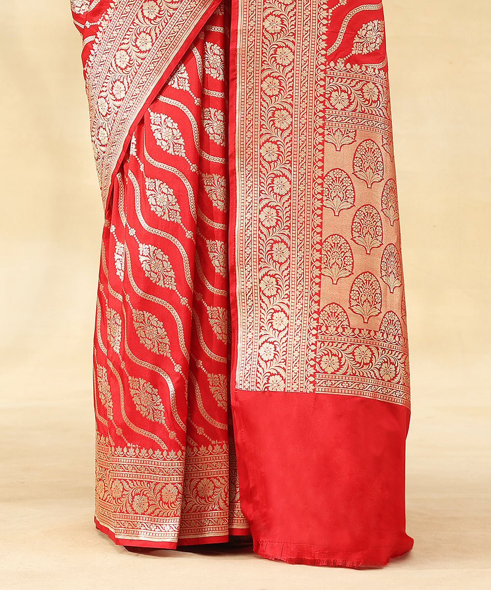 Handloom_Red_Pure_Katan_Silk_Banarasi_Saree_With_Aada_Bel_WeaverStory_04