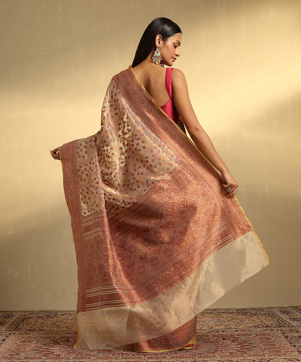 Beige_Handloom_Pure_Tissue_Kora_Banarasi_Saree_With_Red_Motifs_And_Thick_Border_WeaverStory_03