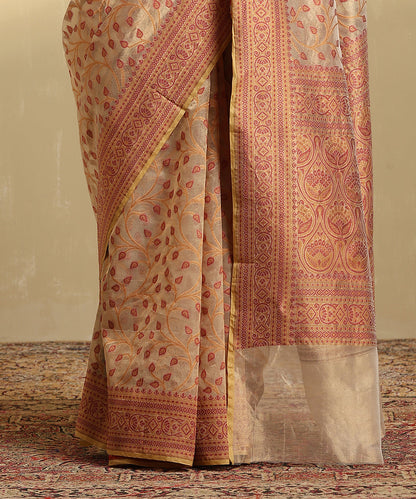 Beige_Handloom_Pure_Tissue_Kora_Banarasi_Saree_With_Red_Motifs_And_Thick_Border_WeaverStory_04