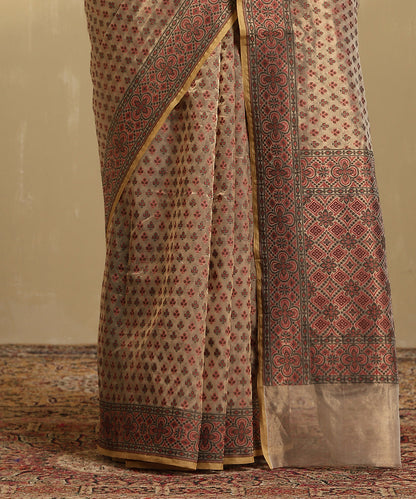 Handloom_Beige_Pure_Tissue_Kora_Banarasi_Saree_With_Red_And_Black_Motifs_WeaverStory_04