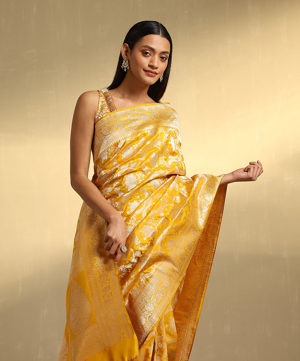 Handloom_Mustard_Pure_Katan_Silk_Banarasi_Saree_With_Floral_Jaal_WeaverStory_02