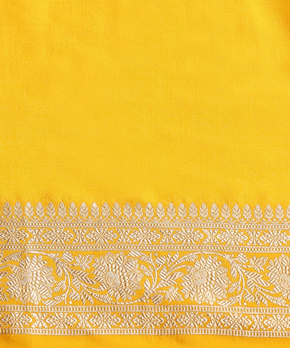 Handloom_Mustard_Pure_Katan_Silk_Banarasi_Saree_With_Floral_Jaal_WeaverStory_05