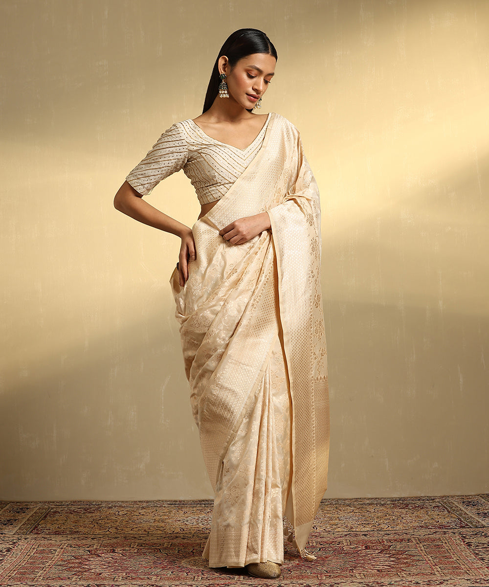 Handloom_Offwhite_Pure_Katan_Silk_Jangla_Banarasi_Saree_With_Cutwork_Weave_WeaverStory_01