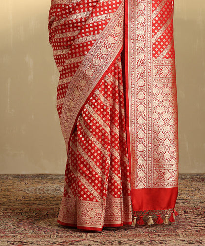 Handloom_Red_Pure_Katan_Silk_Banarasi_Saree_With_Cutwork_Diagonal_Bel_WeaverStory_04