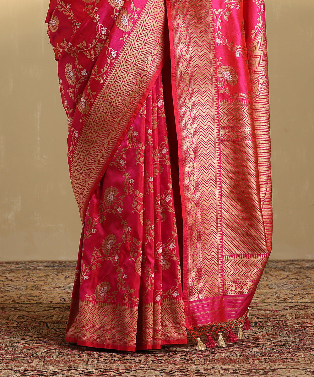 Pink_Handloom_Pure_Katan_Silk_Banarasi_Saree_With_Floral_Jaal_In_Gold_And_Silver_Zari_WeaverStory_04