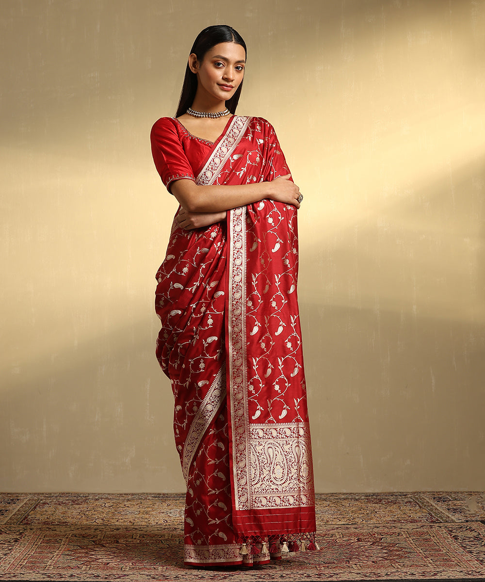 Maroon_Handloom_Pure_Katan_Silk_Banarasi_Saree_With_Paisley_Jaal_In_Gold_And_Silver_Zari_WeaverStory_01
