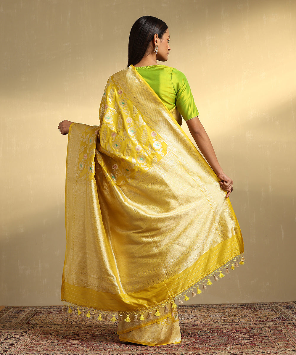 Handloom_Yellow_Pure_Katan_Silk_Banarasi_Saree_With_Floral_Jaal_And_Meenakari_WeaverStory_03