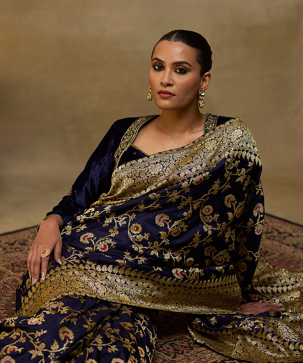 Dark_Blue_Handloom_Pure_Katan_Silk_Kadhwa_Banarasi_Saree_With_Red_Meenakari_WeaverStory_01