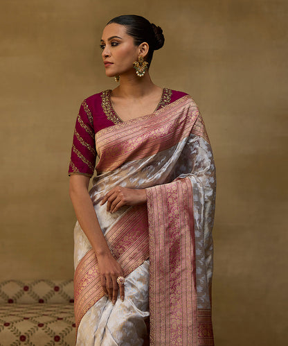 Handloom_Silver_Grey_Pure_Tissue_Silk_Banarasi_Saree_With_Pink_Kadhwa_Border_WeaverStory_01