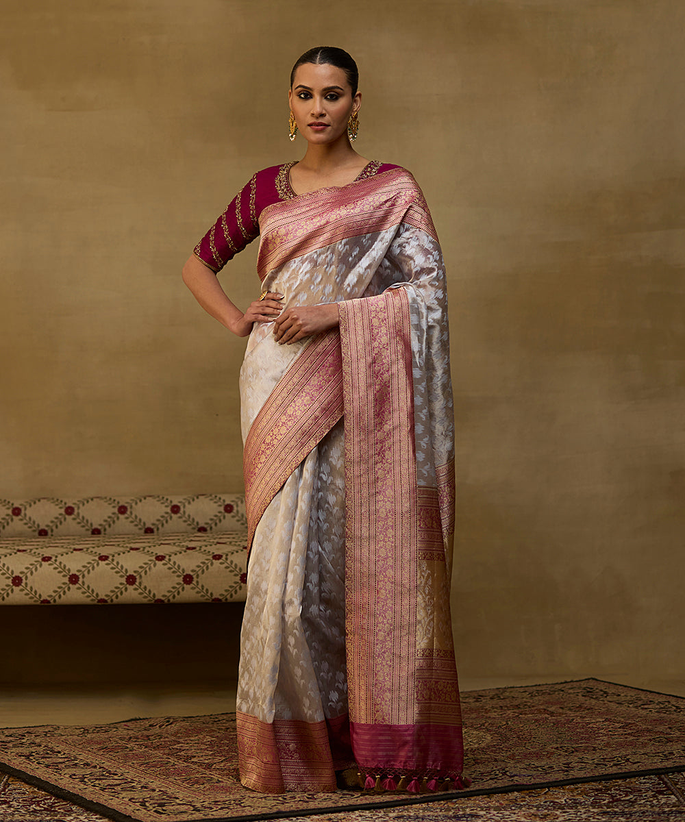 Handloom_Silver_Grey_Pure_Tissue_Silk_Banarasi_Saree_With_Pink_Kadhwa_Border_WeaverStory_02