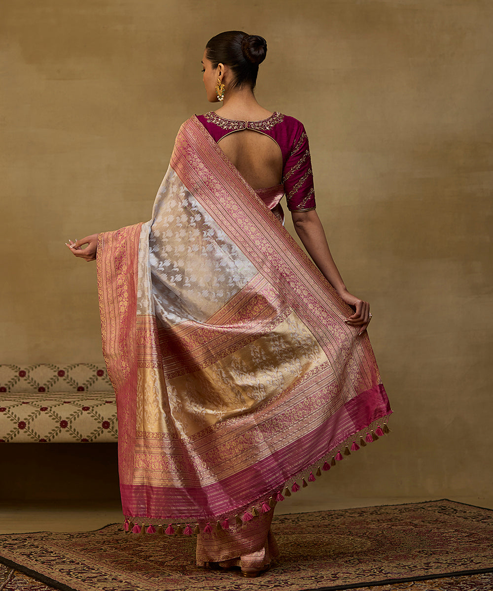 Handloom_Silver_Grey_Pure_Tissue_Silk_Banarasi_Saree_With_Pink_Kadhwa_Border_WeaverStory_03