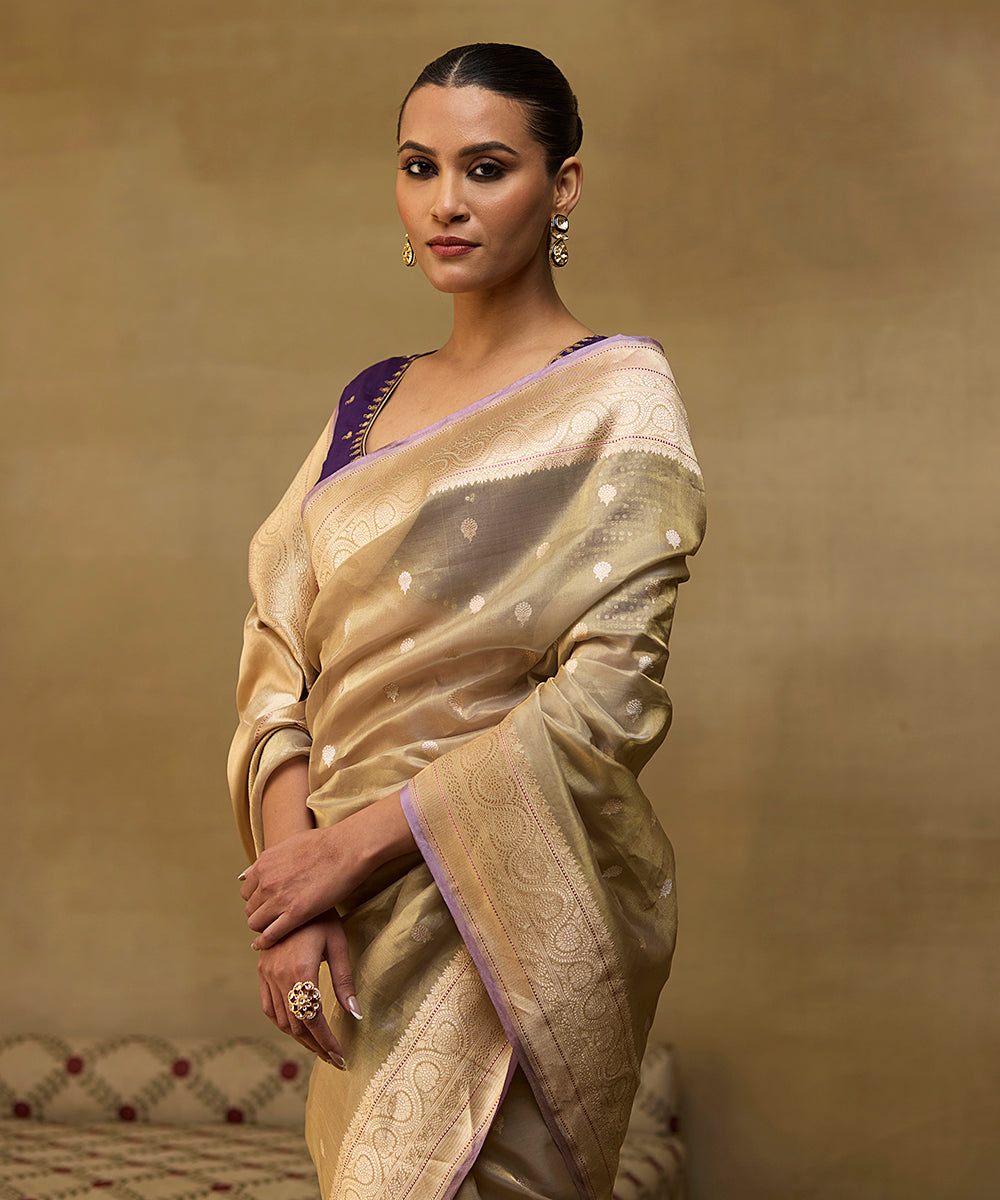 Beige_And_Gold_Handloom_Pure_Tissue_Silk_Banarasi_Saree_With_Kadhwa_Boota_And_Lilac_Selvedge_WeaverStory_01