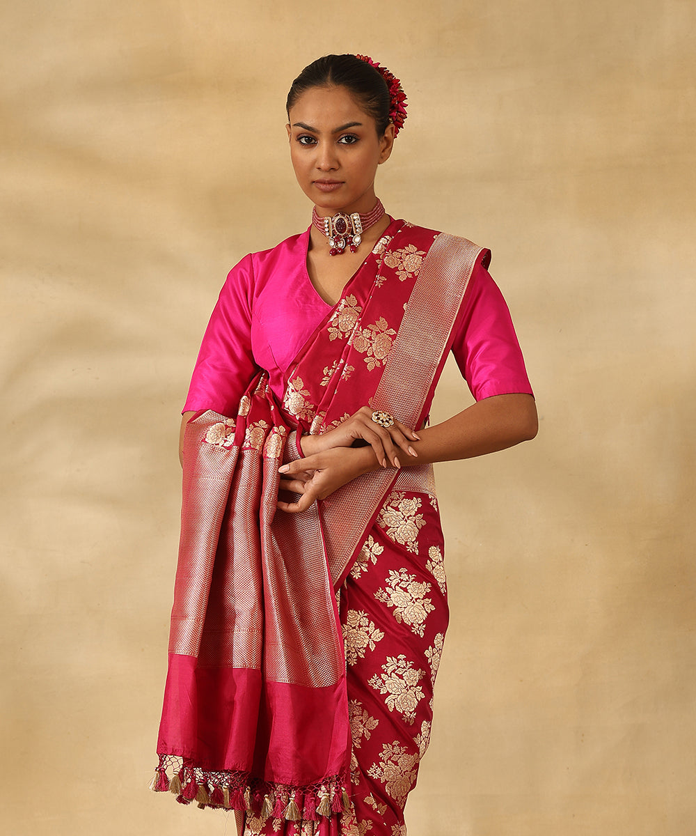 Pink_Handloom_Pure_Katan_Silk_Banarasi_Saree_With_Champagne_Gold_Zari_Floral_Bunches_WeaverStory_01