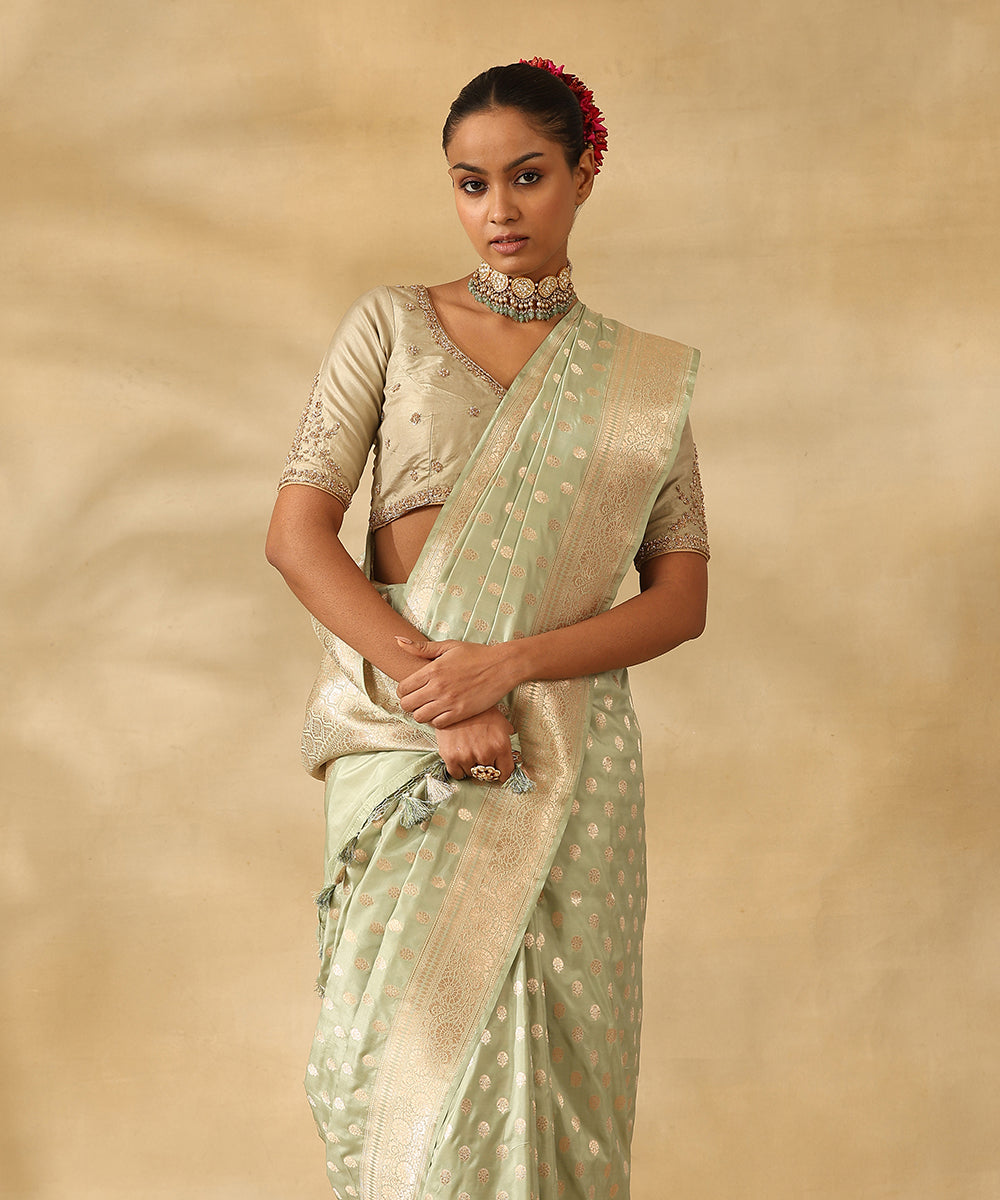 Handloom_Light_Green_Pure_Katan_Silk_Banarasi_Saree_With_Champagne_Gold_Zari_Cutwork_Booti_WeaverStory_02