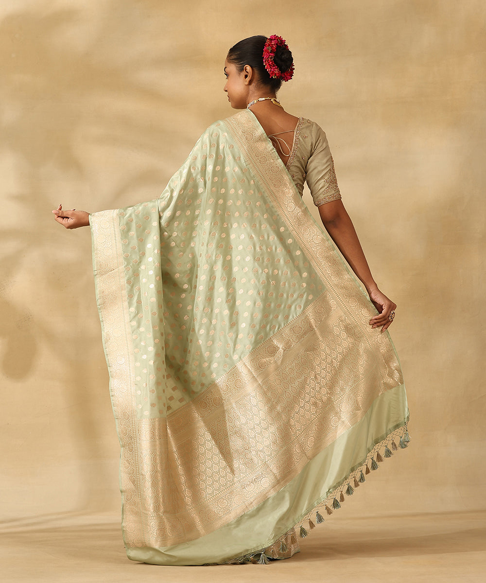 Handloom_Light_Green_Pure_Katan_Silk_Banarasi_Saree_With_Champagne_Gold_Zari_Cutwork_Booti_WeaverStory_03