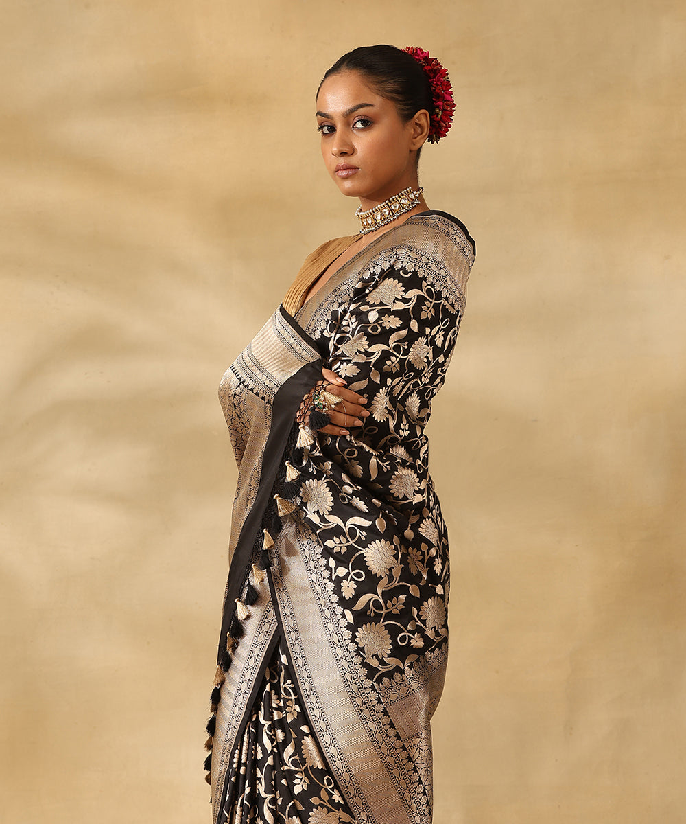 Black_Handloom_Pure_Katan_Silk_Banarasi_Saree_With_Champagne_Gold_Zari_Cutwork_Floral_Jaal_WeaverStory_01