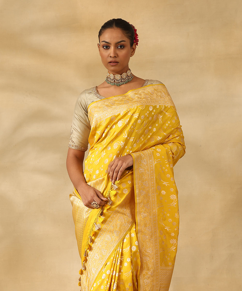Handloom_Turmeric_Yellow_Pure_Katan_Silk_Banarasi_Saree_With_Champagne_Gold_Zari_Cutwork_Jaal_WeaverStory_01
