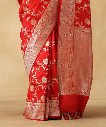 Red_Handloom_Pure_Katan_Silk_Banarasi_Saree_With_Champagne_Gold_Zari_Cutwork_Floral_Jaal_WeaverStory_04