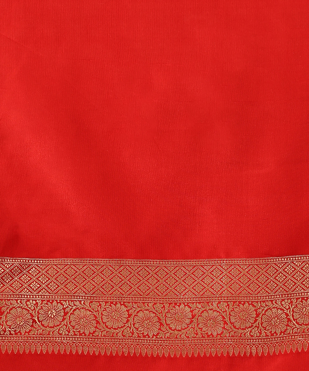 Red_Handloom_Pure_Katan_Silk_Banarasi_Saree_With_Champagne_Gold_Zari_Cutwork_Floral_Jaal_WeaverStory_05