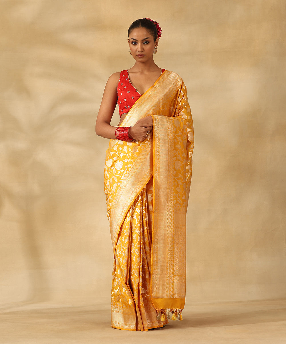 Turmeric_Yellow_Handloom_Pure_Katan_Silk_Banarasi_Saree_With_Champagne_Gold_Zari_Cutwork_Jaal_WeaverStory_01