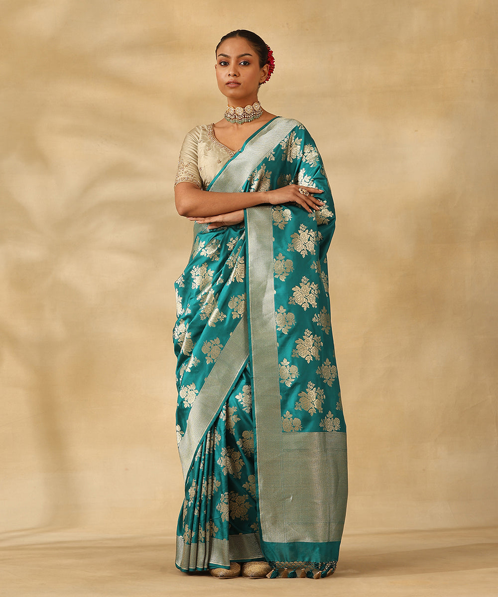 Handloom_Peacock_Blue_Pure_Katan_Silk_Banarasi_Saree_With_Floral_Bunches_Woven_In_Gold_Zari_WeaverStory_01