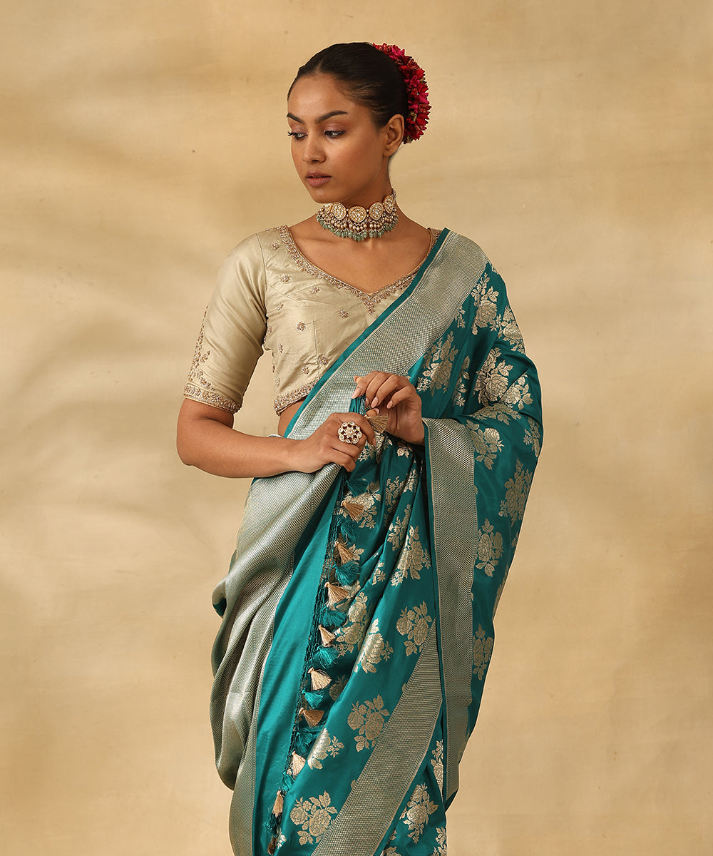 Handloom_Peacock_Blue_Pure_Katan_Silk_Banarasi_Saree_With_Floral_Bunches_Woven_In_Gold_Zari_WeaverStory_02