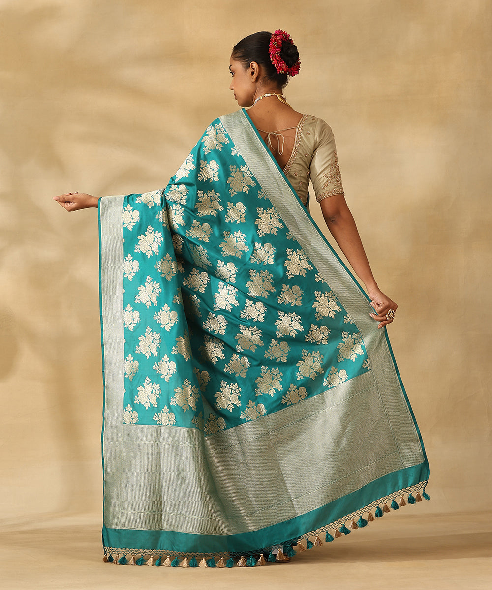 Handloom_Peacock_Blue_Pure_Katan_Silk_Banarasi_Saree_With_Floral_Bunches_Woven_In_Gold_Zari_WeaverStory_03