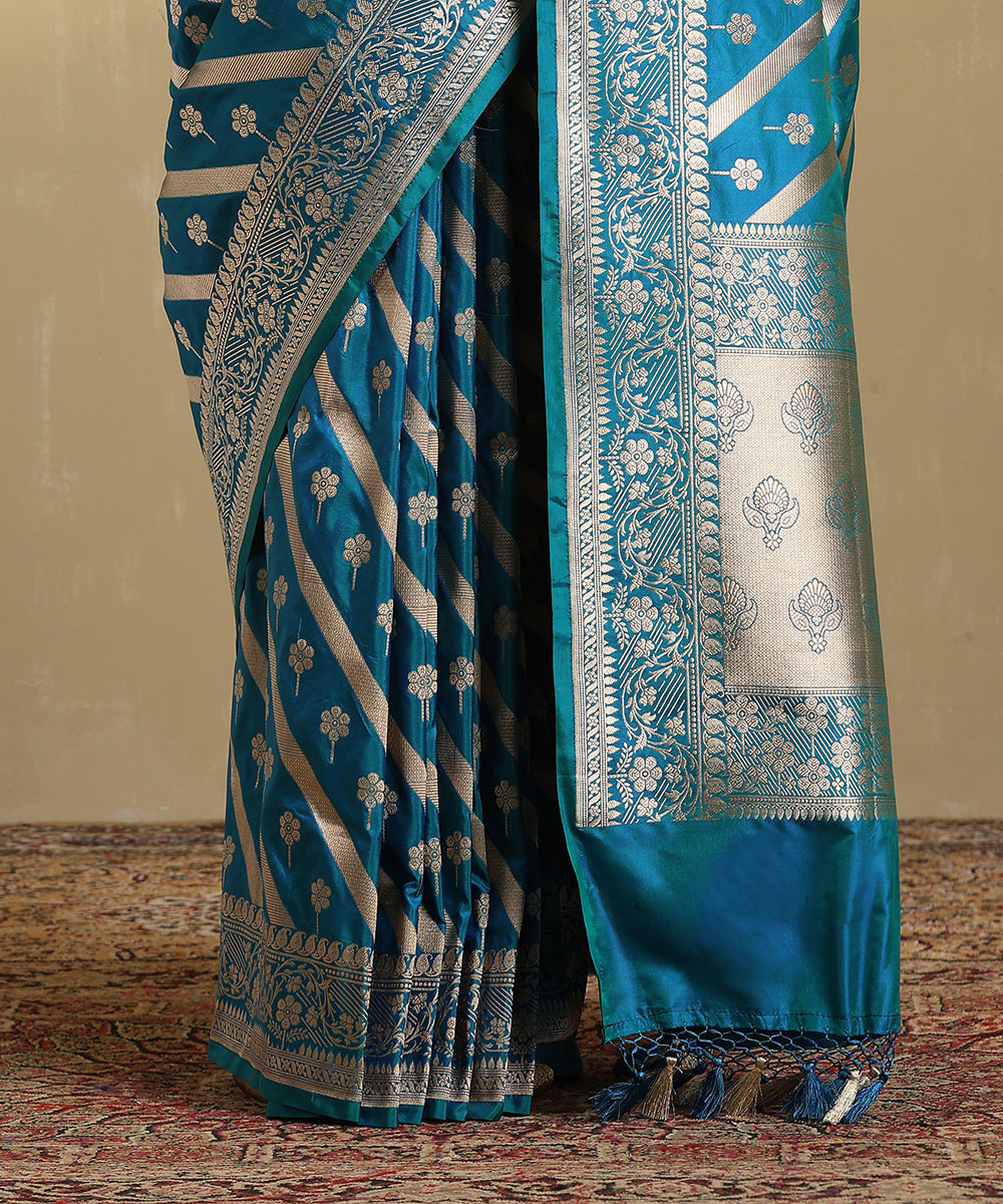 Handloom_Turquoise_Blue_Pure_Katan_Silk_Handloom_Banarasi_Saree_With_Diagonal_Zari_Weave_WeaverStory_04