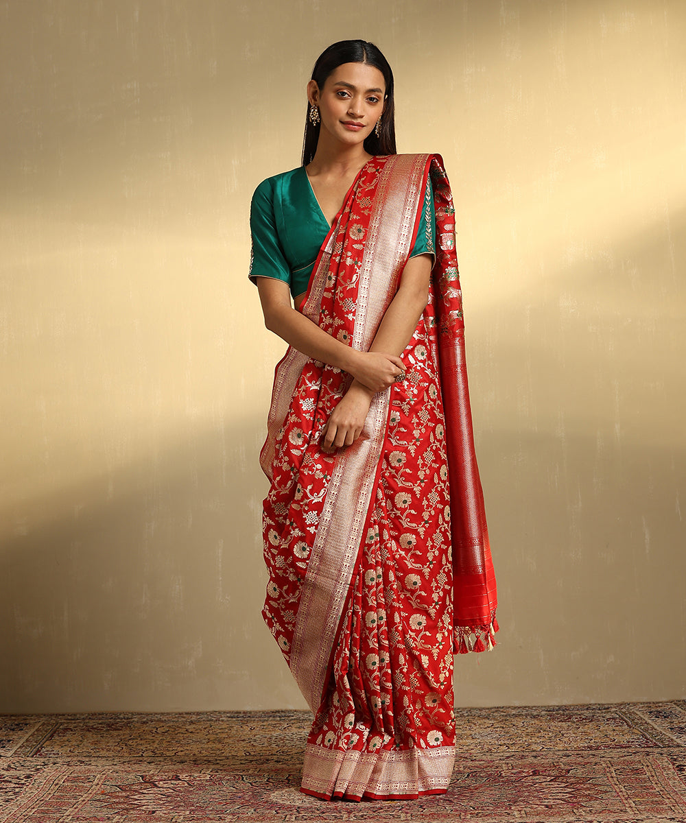 Red_Handloom_Pure_Katan_Silk_Banarasi_Jangla_Saree_With_Green_Meenakari_WeaverStory_01